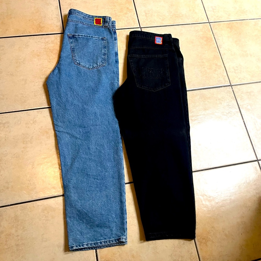 I’m selling because it doesn’t fit me anymore and I’m selling them each for $25